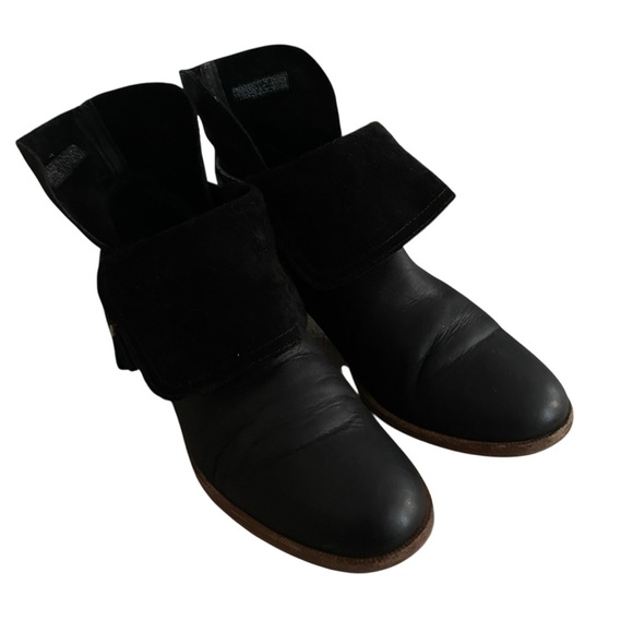 UGG Black Ankle Boots with Suede Bow Accent Woman Size 9 - Picture 1 of 8